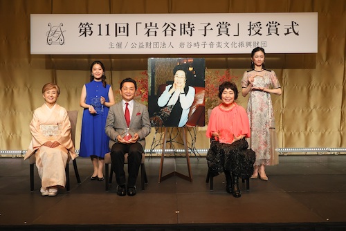 受賞者及び竹下景子様.jpg